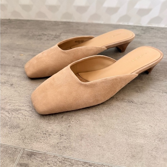 Ann Taylor Suede Kitten Heel Mule Pump Size 7 - Picture 6 of 11